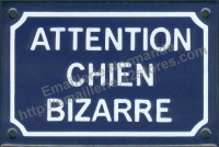 Plaque émaillée (10x15cm) attention chien bizarre