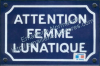 Plaque émaillée humoristique (10x15cm) Attention femme lunatique