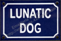 Plaque émaillée (10x15cm) Lunatic dog