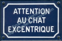 Plaque émaillée (10x15cm) attention chat excentrique