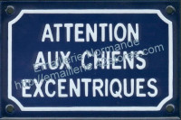 Plaque émaillée (10x15cm) attention chiens excentriques